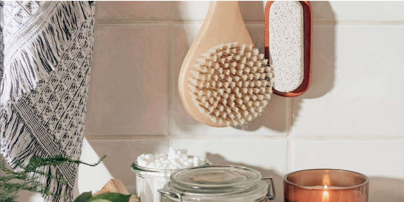 What Is Dry Brushing Featured