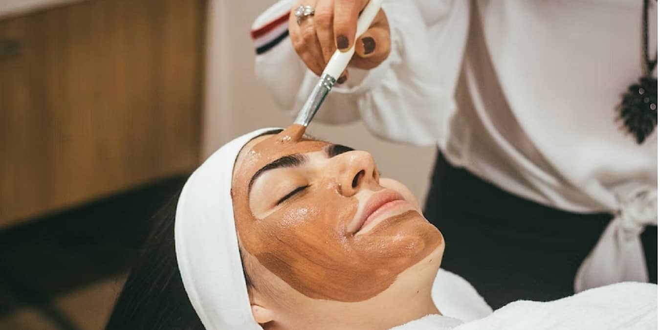 How To Apply A Peel Off Face Mask Featured