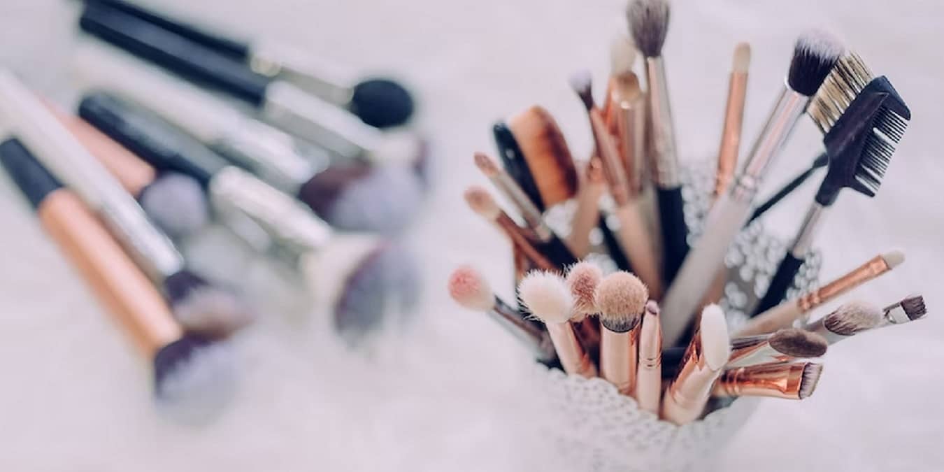 How To Clean Your Beauty Tools Featured